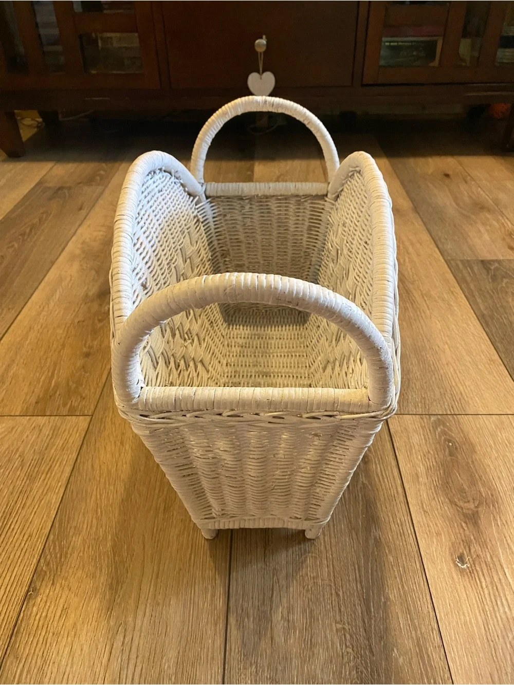Vintage White Wicker Magazine Rack Scalloped Weave Handled Basket Cottagecore
